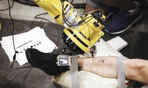 D­ü­n­y­a­n­ı­n­ ­D­ö­v­m­e­ ­Y­a­p­a­n­ ­İ­l­k­ ­R­o­b­o­t­u­:­ ­T­a­t­t­o­u­e­